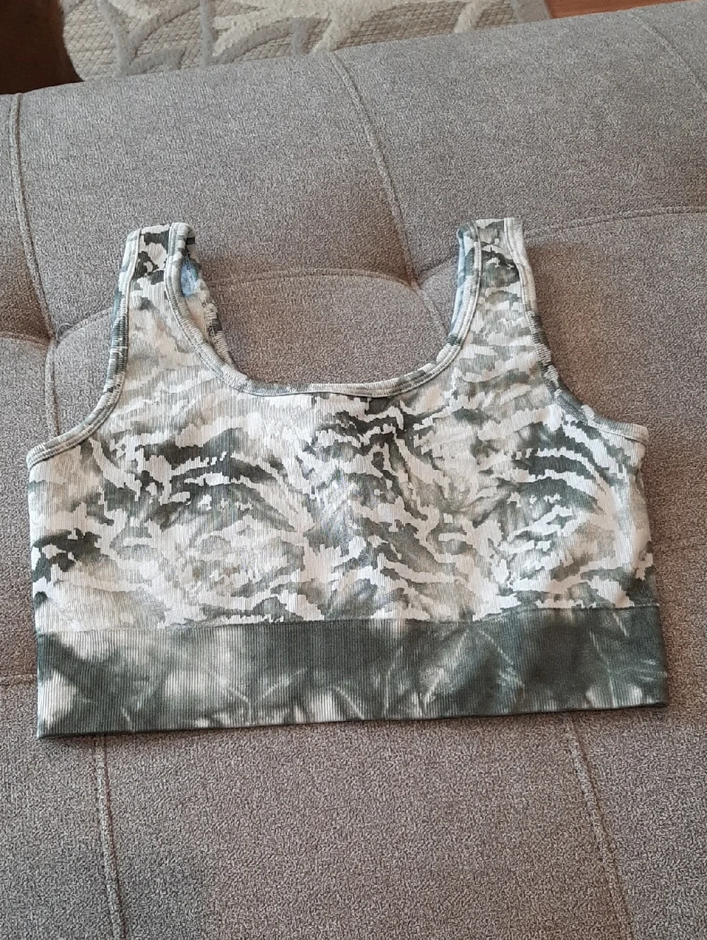 Fabletics Green Camo Ribbed Sports Bra - Picture 1 of 3